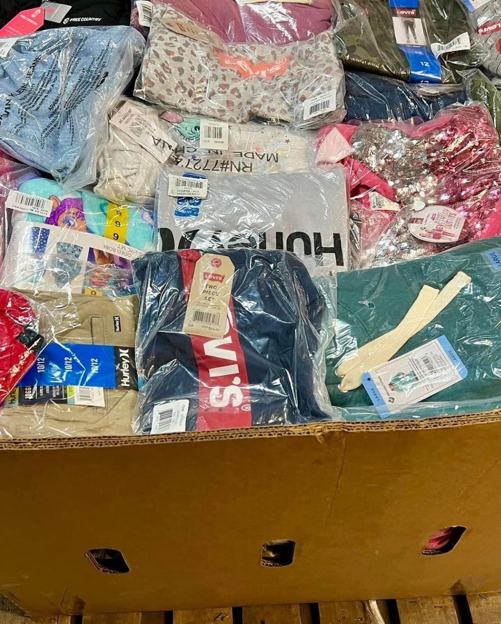 Buy Wholesale Quince Clothing Apparel Pallet Liquidation For Sale