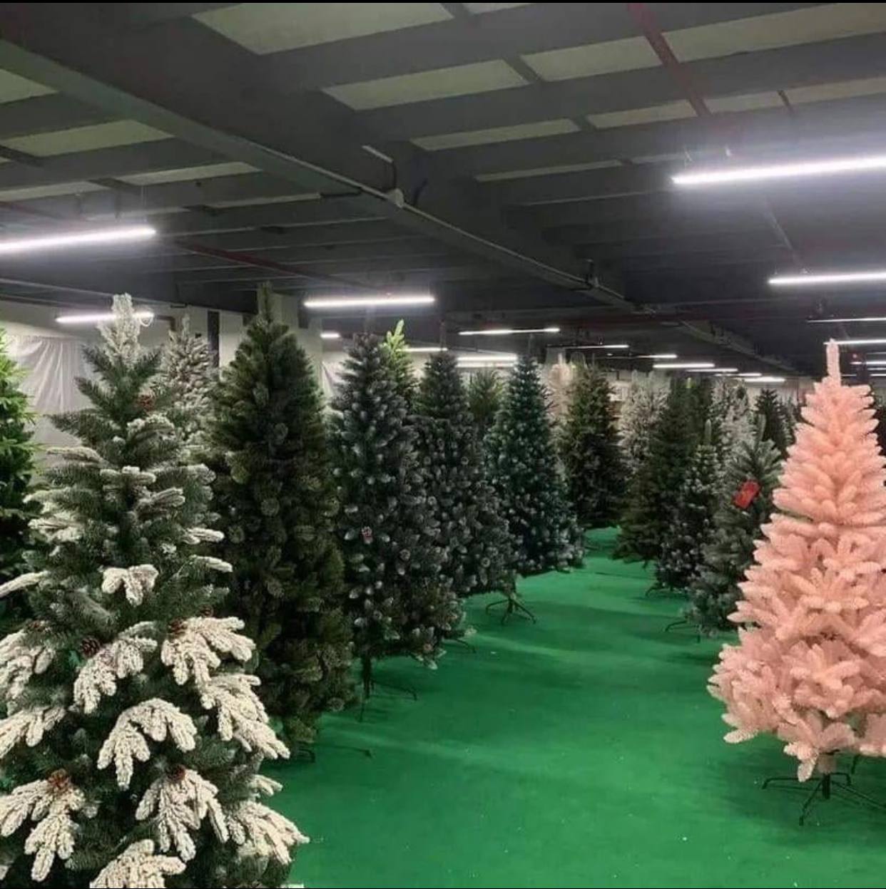 Christmas Tree Pallet Liquidation For Sale - Best Bulk Deals