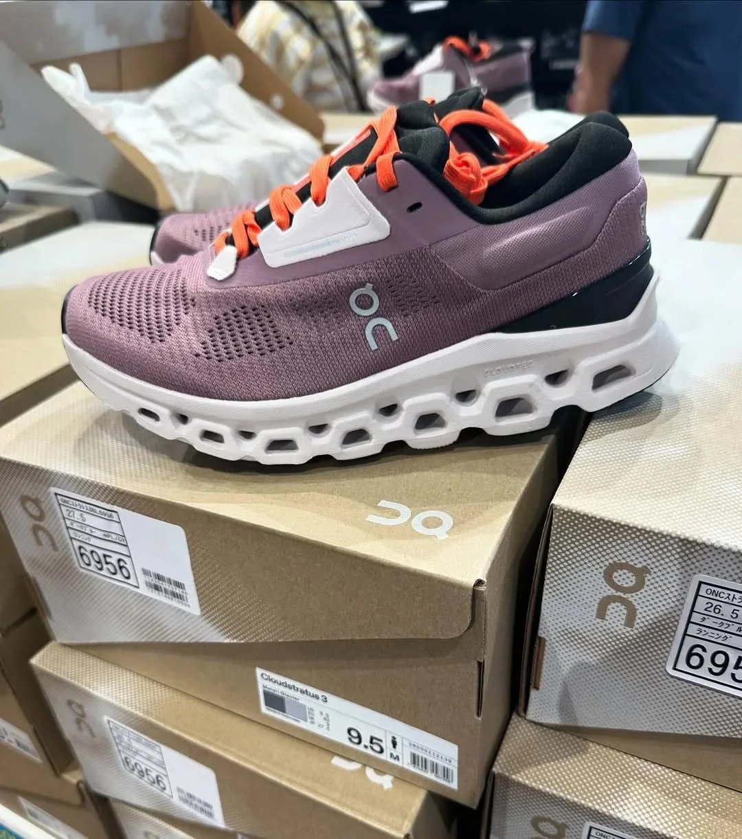 Wholesale On Cloud shoes pallets - Bulk On Cloud sneakers liquidation - Discount On Running footwear pallets Wholesale On Cloud shoes pallets - Bulk On Cloud sneakers liquidation - Discount On Running footwear pallets